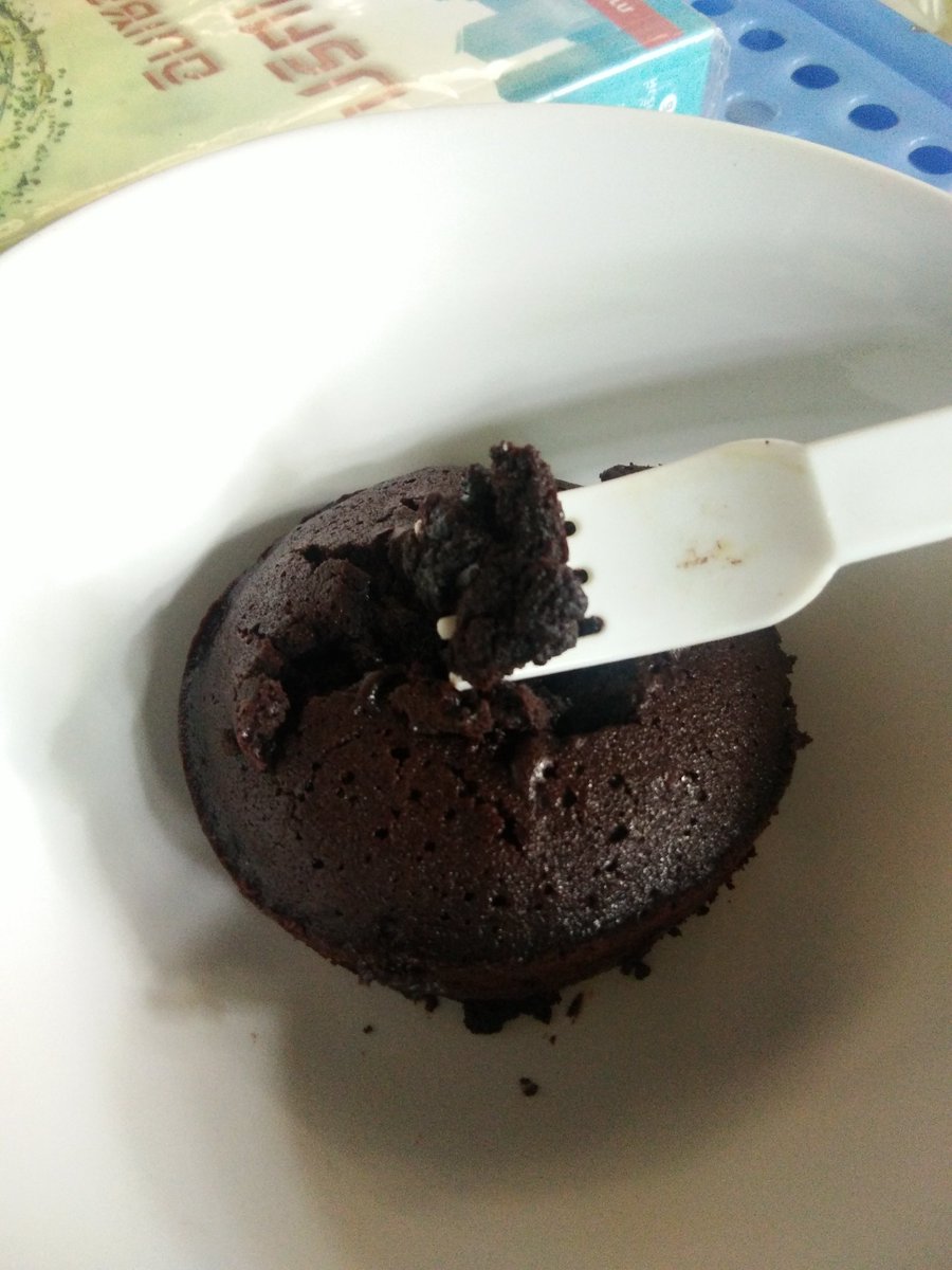 Ravin_than's tweet photo. ครั้งแรก ได้อยู่แหระ บราวนี่โกโก้ หน้ากรอบกรุ๊บๆ แต่ปรับไฟไม่เป็น ตอนแรกแป้งไม่สุก 55555 https://t.co/3MthXXDiqO