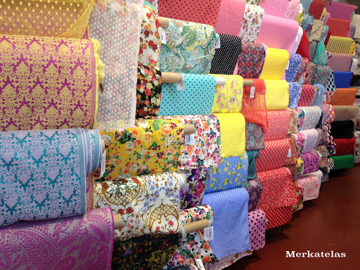 berridopelicula's tweet photo. En @Merkatelas encontrarás una de las mejores telas para confeccionar tus prendas, además de un excepcional servicio de asesoramiento. Muchas gracias por vuestra colaboración con el departamento de vestuario de esta película 100% malagueña. https://t.co/W6ioo6M3LK @ordoezjaime https://t.co/nm319NG1Gm