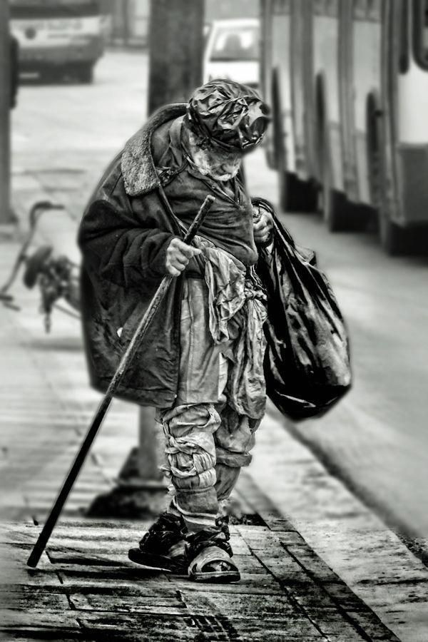 Manali_P03's tweet image. &quot; तुम्हे सिर्फ़ ठेला दिखता हैं 
सड़क पर साहेब हक़ीक़त 
में वो अपना पूरा घर खींचता है &quot;
#LaboursInLockdown #MigrantWorkers