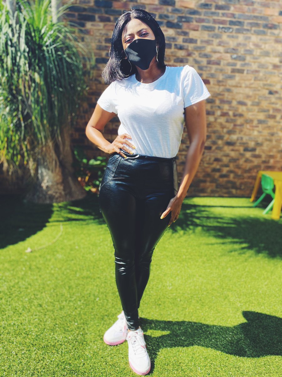 violet_yah's tweet photo. They say adapt or die... so we adapt... Hello new normal😷💁🏽‍♀️😊 https://t.co/HurPvXhdtR