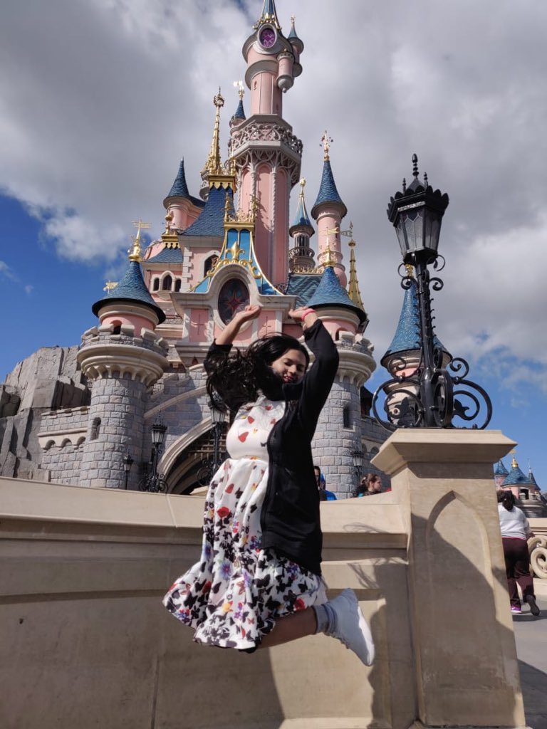 TravelTours_In's tweet photo. The happiest pictures are in Disneyland! Travel Tours holiday expert Girija Khanolkar at Disneyland Paris.

Give us a 🙌 if you’ve been to a Disneyland!

#disneylandparis #fortravellersbytravellers #travelchangesyou #throwbacktravel https://t.co/O8yZyaq09j