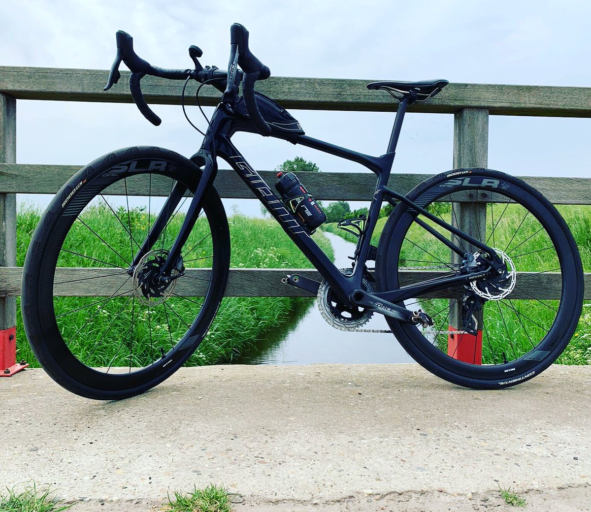 sonore26's tweet image. SHARING IS CARING!!!

Mocht iemand deze fiets tegenkomen of deze aangeboden krijgen - als jij helpt dat hij terug komt wacht een beloning van 150€ op je! 

(Als jij de fiets hebt mee genomen en spijt hebt, en je hem terug brengt, dan zullen we de aangifte ook in trekken!)