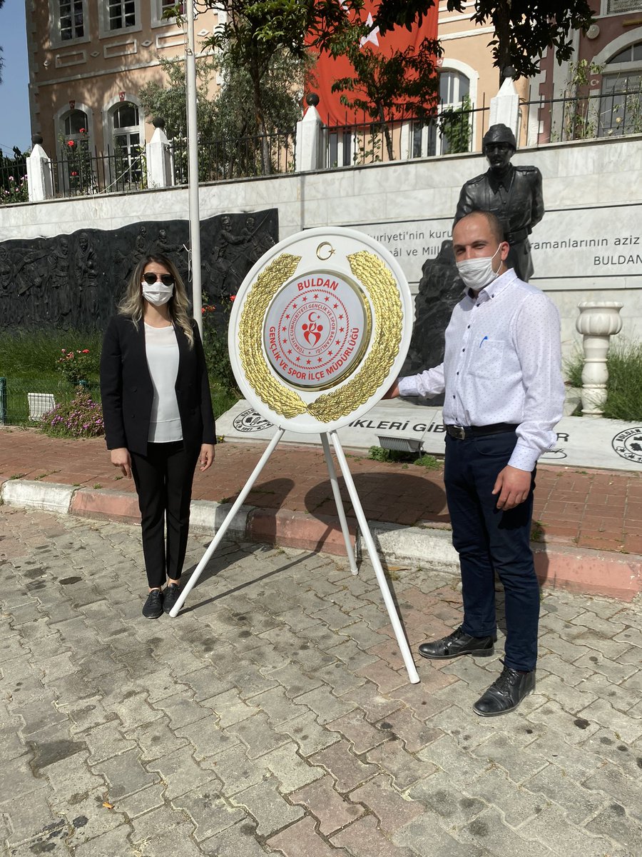 BULDAN_GSIM's tweet photo. 19 Mayıs Atatürk’ü Anma Gençlik ve Spor Bayramı resmî programı, Buldan İlçemizde Atatürk Anıtına çelenk sunumuyla gerçekleşti.
@GSB_Denizli @mehbaykan @hamzayerlikaya @SelinaksuS @NurettinBektas2 @SumeyraOrhan @gencliksporbak @kasapoglu #19MayisRuhuyla https://t.co/cdwKoVYYp1