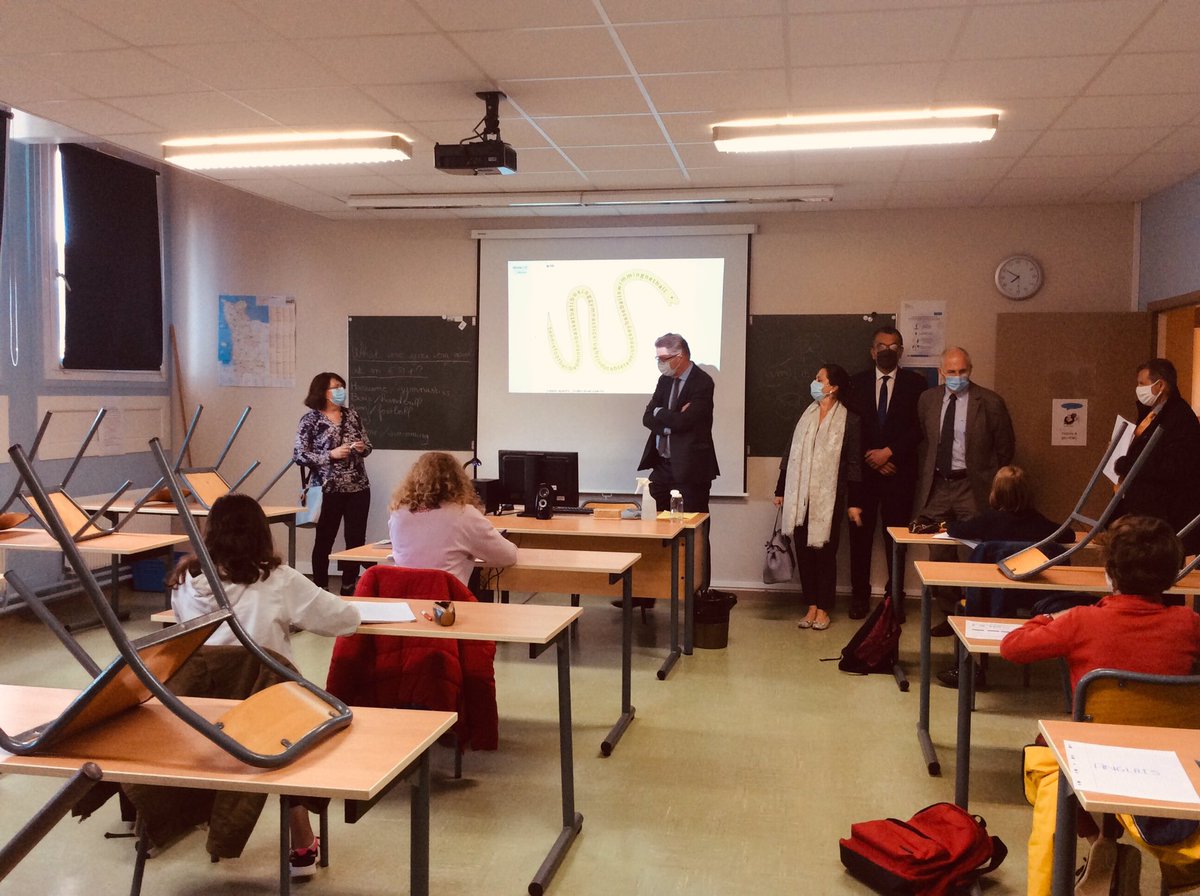 Prefecture50's tweet photo. [Rentrée scolaire] Au collège #Lavalley à #SaintLo, le directeur de l’établissement présente à Gérard Gavory, préfet de la Manche et Nathalie Vilaceque @dsden50, le dispositif mis en place pour garantir la sécurité des enfants, en présence de @MarcLefevreCD50, @FrancoisBriere5 https://t.co/WOpdwO6guF
