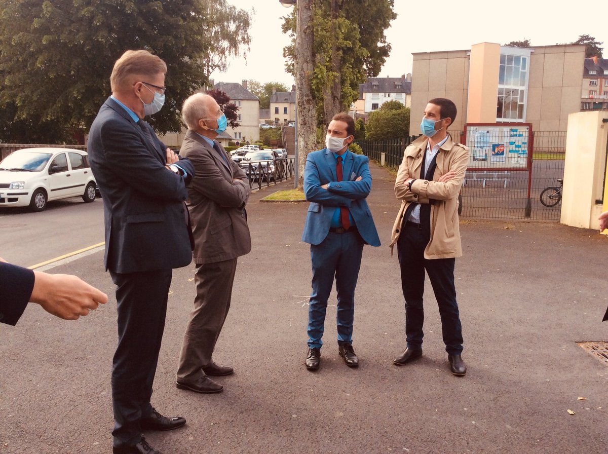Prefecture50's tweet photo. [Rentrée scolaire] Au collège #Lavalley à #SaintLo, le directeur de l’établissement présente à Gérard Gavory, préfet de la Manche et Nathalie Vilaceque @dsden50, le dispositif mis en place pour garantir la sécurité des enfants, en présence de @MarcLefevreCD50, @FrancoisBriere5 https://t.co/WOpdwO6guF