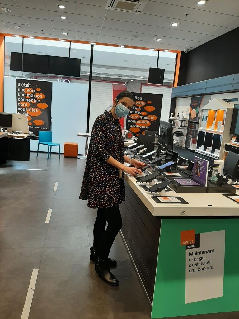 OrangeGrandEst's tweet photo. De #Metz à #Nancy, en passant par #Thionville ou #SaintDié, nos boutiques @Orange_France sont désormais rouvertes ! ✅ On vous attend avec le sourire, en toute sécurité, mais surtout sur rendez-vous 📲➡️ https://t.co/lc9wEQmBN4 https://t.co/qFt3VOjr4c
