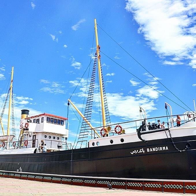 45 metre uzunluğunda, 1878 yapımı, 41 yaşında, 3 kez batıp yüzdürülmüş bir gemi. Pusulasıda biraz bozuk... #19MAYIS