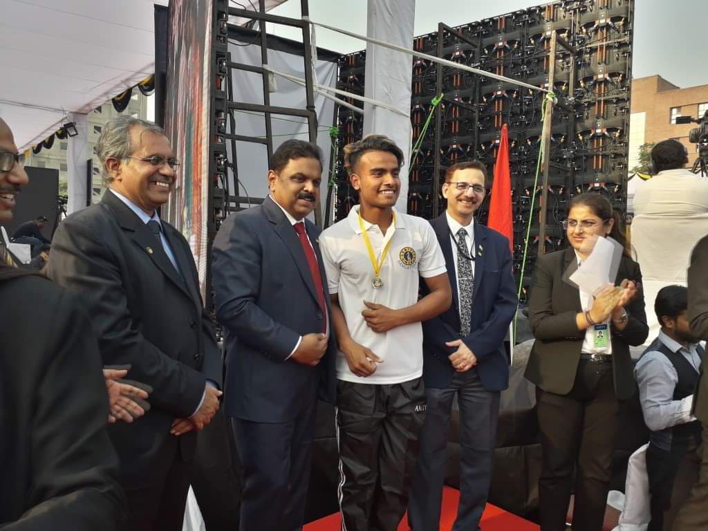 noidaagbs's tweet photo. #ThrowbackTuesday 
Golden moments of Sangathan 2019 Prize Distribution Ceremony!! 
A big cheers for #AGBSNoida Sports Team #sangathan2019 #agbs #noida  #agbsnoida #amity #campusvibes #amitylife #MBA #BBA #bestbschool #Delhi #NCR #admissions2020 https://t.co/46BF4dSbSm