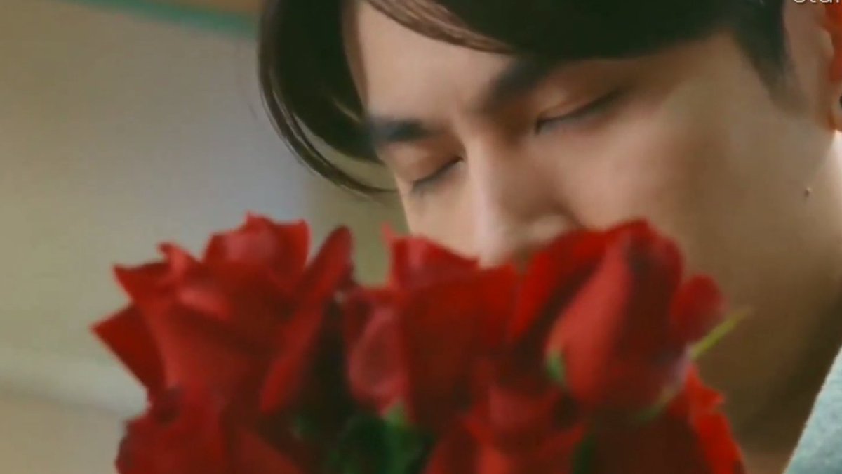 "ROSES"We have seen Duen giving roses to Bohn but what does it signify?LoveHonorFaithBeautyBalancePassionWisdomIntrigueDevotionSensualityTimelessnessnotice all the things above are prominent in the series? coincidence? i think not kskksks