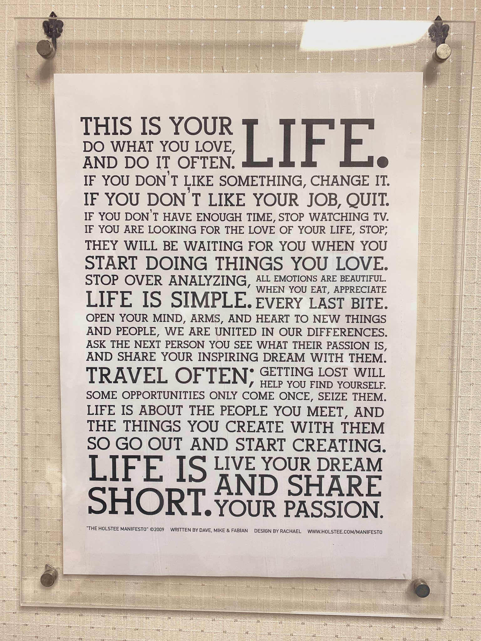 Sosuke エコデザインベンチャー企業 Holstee社のマニフェスト This Is Your Life 俺の部屋にもポスターとして飾ってあるんだけど やはり素晴らしいからみんなに見て欲しい 日本語訳有り T Co I7logo9d29 Twitter