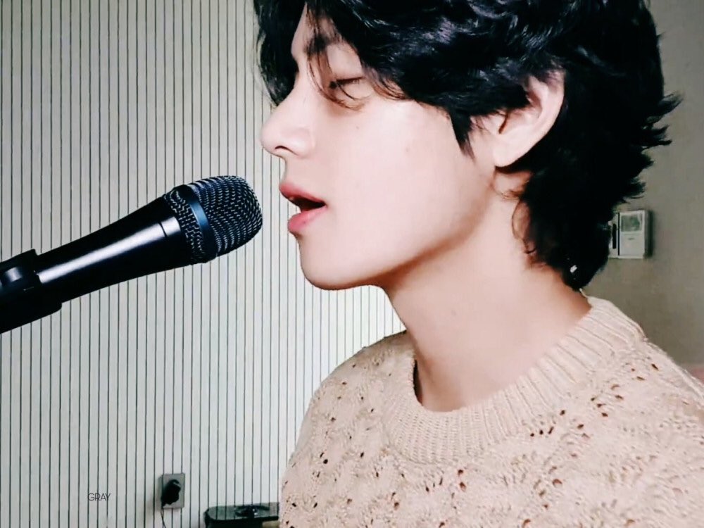 A thread about Kim Taehyung’s voice type, color and intro to agilityMany of us know that Taehyung is a lyric baritone in classical/operatic voice typing, but what does this entail to his musicality and skill? Does that have any bearing at all as a singer in pop music?