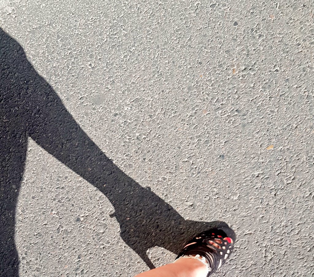 avokatoptimist's tweet photo. Du rose
Du soleil
Une robe d'été
Des talons qu'on aime

#Unmatin #4images https://t.co/rOwmX0SZif