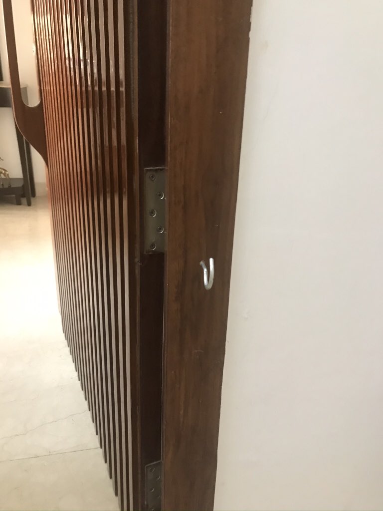 yogendrasaxena6's tweet photo. #Dominos #advertiment re #Zerocontactdelivery is keeping Pizza bag on floor for delivery. Infact, Dominos should use this adv for #awareness and suggest to arrange a hook for #delivery of bag with better #hygiene #StrongerTogether #DominosCares @dominos_india @JubliantFoodWorks https://t.co/C51Niv8EkM