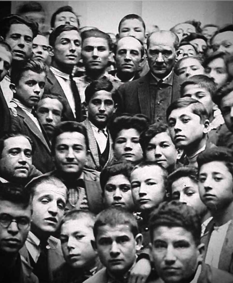 Gün geçtikçe daha da büyüyen özlem ve saygıyla... 
19 Mayıs Atatürk’ü anma gençlik ve spor bayramımız kutlu olsun!