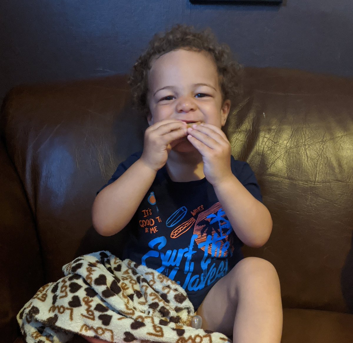 3TimesABaby's tweet photo. Good morning 🌞 Breakfast went down well this morning with my little cheeky chap! #Breakfast #GoodMorning #MiniMalones #CheekyChap https://t.co/yMY1SQabA9
