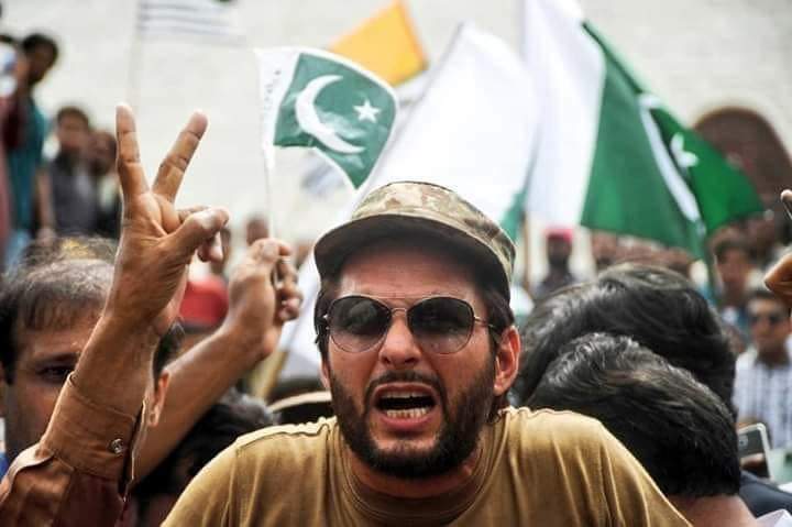 architect_zees's tweet photo. Whole India came out and speaking against Shahid Afridi because he exposed Modi real face infront of the world and cristize Indian Army brutality on Kashmiri people

No matter what he stood for humanity so we stand with him. #WeStandWithLala https://t.co/G4mtvQYnbb