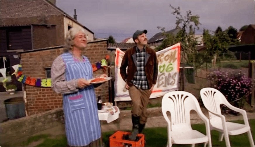 EgonTemm's tweet image. Op 15 oktober 2006 werd de eerste aflevering van Willy's en Marjetten uitgezonden. Daarin werden Fons en Palmyra bezocht door de aliens die na 13 jaar, 7 maanden en 4 dagen terugkeerden.

Vandaag zijn we 13 jaar, 7 maanden en 4 dagen na deze aflevering.

En ik heb dat onthouden.