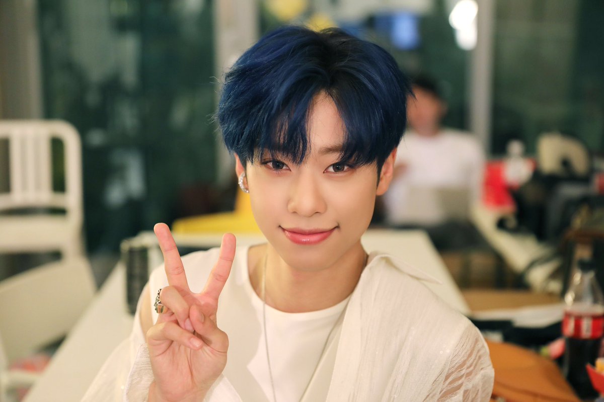 AB6IX tweet media