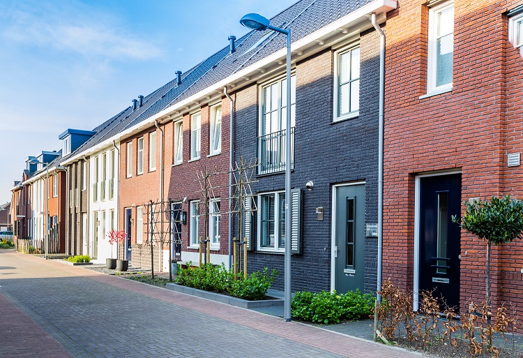 VGMNL's tweet photo. Het aanbod van huurwoningen in het bezit van (inter)nationale institutionele en grote private vastgoedbeleggers is ondanks de coronacrisis stabiel. De verhuurmanagers aangesloten bij #VGMNL zien het aanbod huurwoningen niet toenemen. https://t.co/3ghetiIiRi https://t.co/vzCxJlq7uP