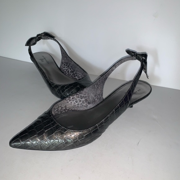 VdkJennifer's tweet photo. So good I had to share! Check out all the items I'm loving on @Poshmarkapp #poshmark #fashion #style #shopmycloset #joandavid #anneklein #korks: https://t.co/xaB6ZHWTYg https://t.co/1Z9XMXI3VN