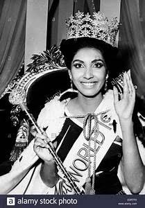 9jaSocialMedia's tweet photo. #Weekfocus
First Miss World
Kiki Håkansson of Sweden, wore a bikini when being crowned, the only winner to ever do so.

Remember you can be the 1st #9jaSocialMediaQueen 
Register with this link
https://t.co/nhQUp7jgPY https://t.co/fJ0jEMqH27