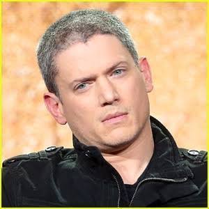 RMongei's tweet image. Who do you  trust to break you out of a lockdown safely?
❤: money heist 

RT : Prison break 
#lockdown2020