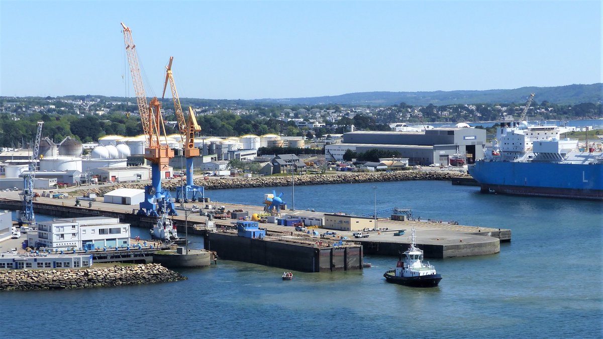 cci_finistere's tweet photo. Arrivée du bateau-porte de la forme3 hier en forme2. La société @damenshiprepair #Brest va maintenant procéder aux travaux de carénage👉https://t.co/9uif5sTWYr
@regionbretagne @BrestLife #port #réparationnavale #shiprepair #frenchexperience https://t.co/htpC2qOrFW