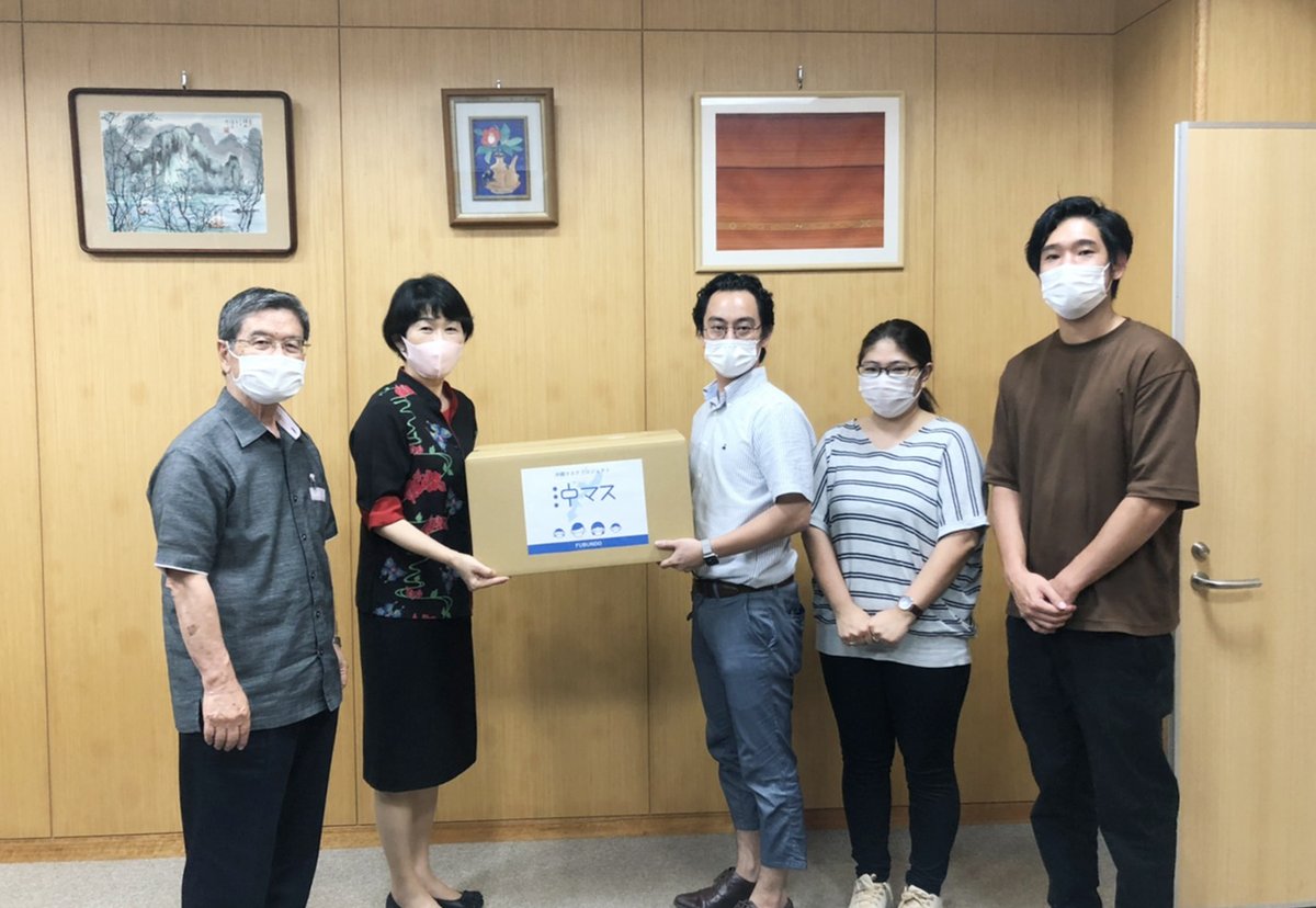 om39_21's tweet photo. マスクの寄付を行いました。
5/19　沖縄女子短期大学様　3,000枚
https://t.co/tHvLT0ke6y
#沖マス　#マスク　#沖縄　#マスク寄付 https://t.co/hNllYyzOA8
