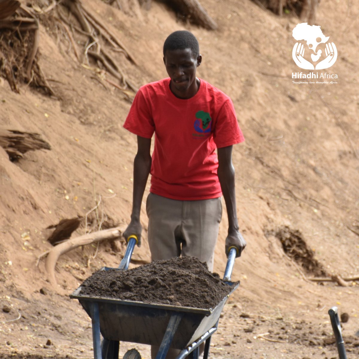 HifadhiAfrica's tweet photo. We pride in shouldering societal challenges as we become part of the solution.
#transforminglives #sanddam #communitydevelopment https://t.co/db0tVxbdiH