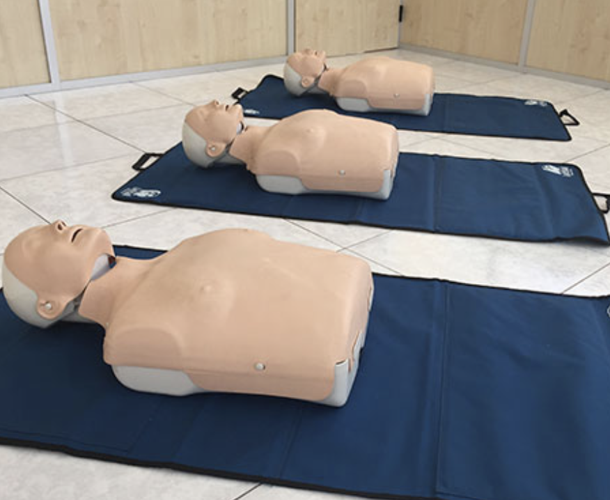 #FORMACIÓN
En nuestro curso de "Atención sanitaria y primeros auxilios" aprenderás a identificar la atención de primeros auxilios en situaciones de emergencia y catástrofe. Tú podrías salvar una vida en estos momentos. ¿Seguimos tentando a la suerte 🍀?