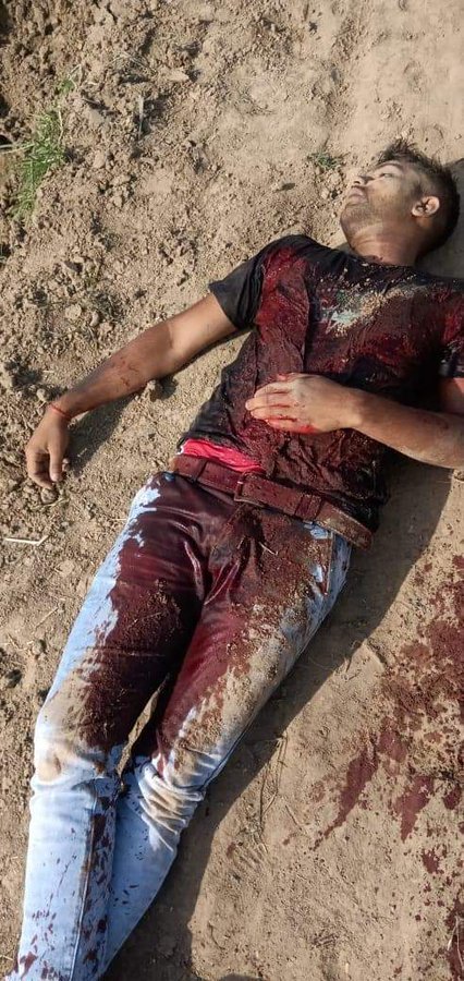 BrajeshYadavUP's tweet image. दलित नेता एवं चंदौसी से पूर्व सपा विधानसभा प्रत्याशी श्री छोटे लाल दिवाकर समेत उनके पुत्र की हत्या दुखद! परिजनों के प्रति संवेदना! हत्यारों को गिरफ्तार कर हो न्याय !
#योगी_का_जंगल_राज  बदस्तूर जारी है लाकडाउन मे सत्ता संरक्षित अपराधी और बेलगाम हो गये हैं