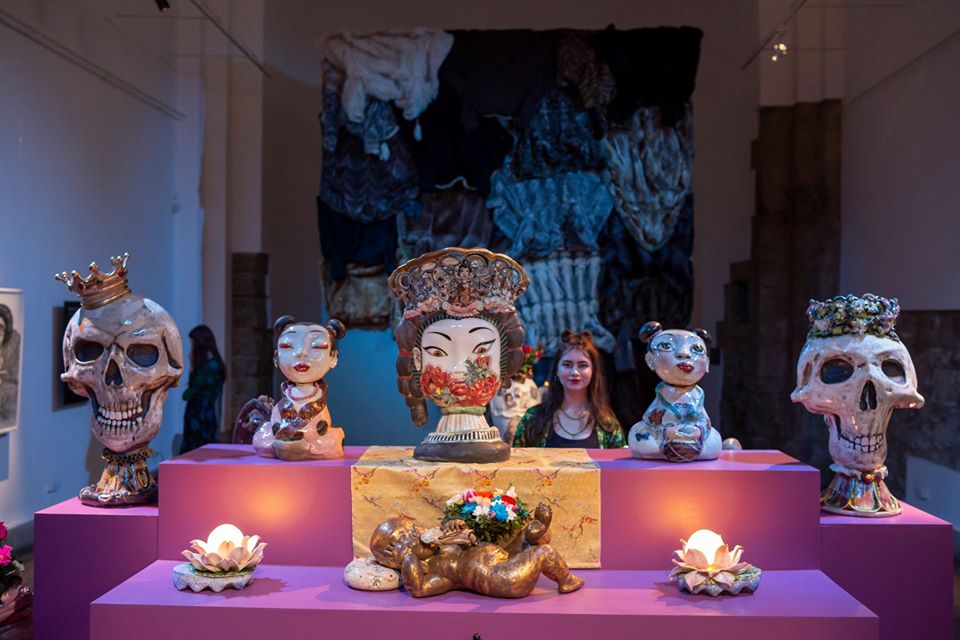 💥 #SkujaBraden #Samsāra: kā jauniegūtā digitālā pieredze varētu noderēt muzejiem nākotnē? Par to raidījumā #KapēcDizains diskutē <a href="/DMDMmuzejs/">Dekoratīvās mākslas un dizaina muzejs</a> vadītāja #IneseBaranovska, uzņēmuma #Vividly dibinātāja <a href="/gunitaKU/">Gunita Kuļikovska</a> un māksliniece #IngūnaSkuja 
👉 ej.uz/Skuja-Braden