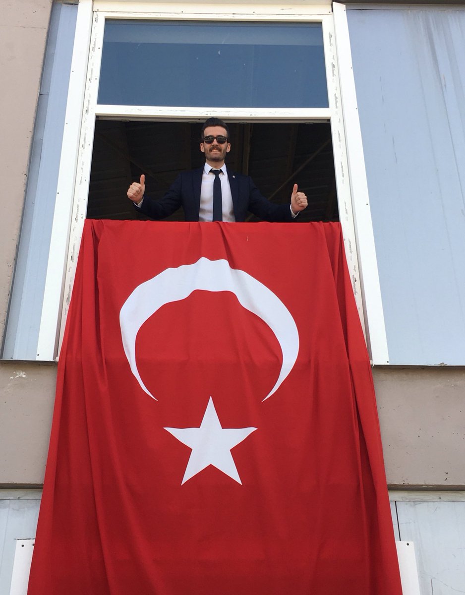 19 Mayıs Atatürk’ü Anma, Gençlik ve Spor Bayramı Kutlu Olsun. 
İlçemizde Atatürk Anıtına Çelenk sunma Törenimizi gerçekleştirdik.🇹🇷

<a href="/kasapoglu/">Dr. Mehmet Kasapoğlu</a> <a href="/hamzayerlikaya/">Hamza Yerlikaya 🇹🇷</a> <a href="/sinanaksu/">Sinan Aksu</a> <a href="/ihsanselimb/">İhsan Selim Baydaş</a> <a href="/mehbaykan/">Mehmet Baykan</a> <a href="/Muhsinozdemir50/">Muhsin ÖZDEMİR</a> <a href="/GSB_Nevsehir/">Nevşehir Gençlik ve Spor İl Müdürlüğü</a>