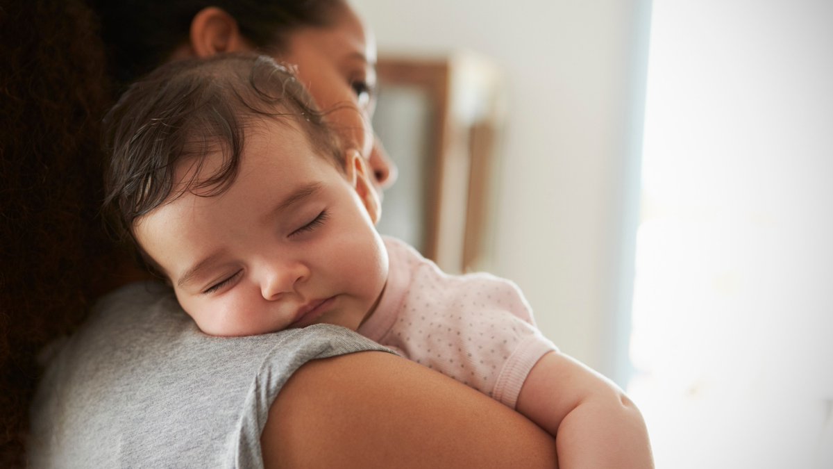BBCWomansHour's tweet photo. Should mums currently on maternity leave get an extra 3 months? We hear from one of the organisers of the #maternitypetition which now has over 200,000 signatures, as well as @CheryllMa from @iHealthVisiting. 
https://t.co/DKsfQdVxnM https://t.co/vwjx4CIVup