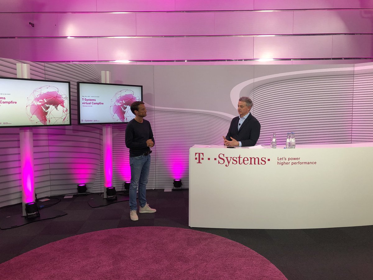 venriser's tweet photo. Mit ABSTAND die beste Performance 👍 Gerade läuft unser hybrides virtuelles Team Meeting mit Tausenden von Mitarbeiter*innen in ihren Home Offices.  #dabei #willnotstop #tsystems https://t.co/yu5a5qz9z9