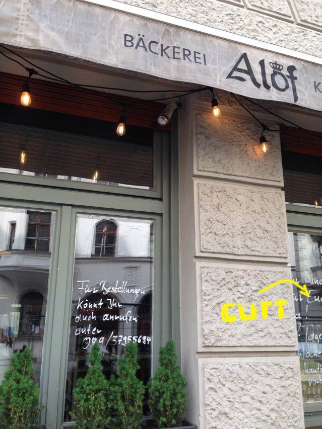 #curtDealer
Das ALOF in der Hans-Sachs-Str. 12 ist nicht nur Anlaufpunkt für vegane Schleckermäuler. Ihr könnt dort hochwertiges Brot, Gebäck, selbstgemachte Quiche und Marmelade in der urigen Stube mitnehmen. Täglich 7–19 Uhr >>  plus curt Mag #93 for free