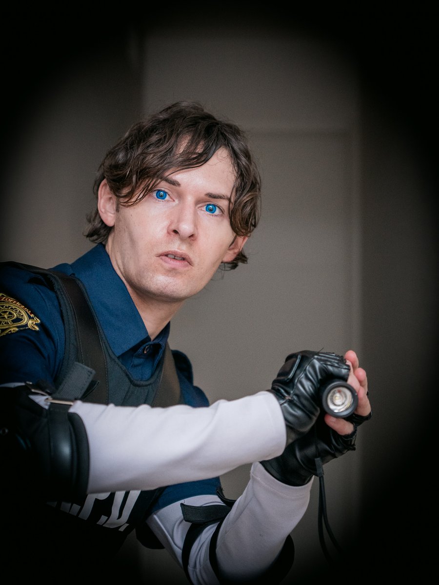 Jake Jung ジェイク ヤング My First Cosplay Ever Leon S Kennedy Photos Also By Me Hopefully Not Too Bad For A First Attempt 初コスプレ レオン S ケネディ 写真は全部自撮り 初めてのコスだったから 表情やポーズとかはまだまだです Jake Jung ジェイク ヤング My First Cosplay Ever Leon S Kennedy Photos Also By Me Hopefully Not Too Bad For A First Attempt 初コスプレ レオン S ケネディ 写真は全部自撮り 初めてのコスだったから 表情やポーズとかはまだまだです
