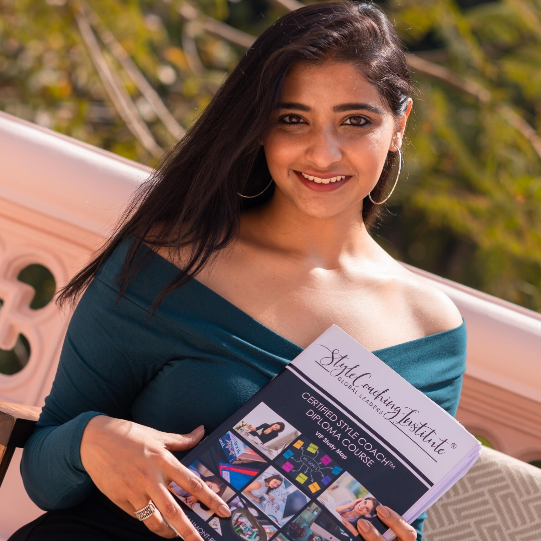 StyleCoaching's tweet image. In this #interview feature, read some of the personal stories behind our newest Style Coach graduates:  stylecoachinginstitute.com/celebrating-st… #personalstylistcourses 👏🎓🍾