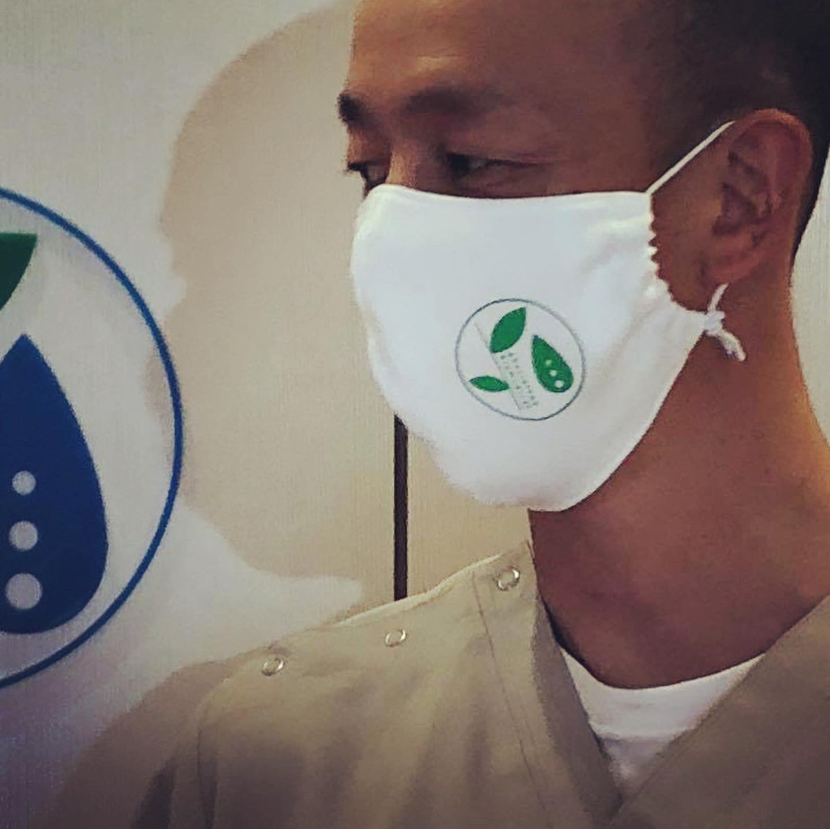 cbox__'s tweet photo. 町田にある加藤整骨院さんのロゴ入りマスク。スタッフ全員で付けています。

オリジナルマスクをつ売りたい方は
https://t.co/EJw0vh1ot4

#加藤整骨院 #オリジナルマスク #ロゴ入りマスク #カプセルボックス https://t.co/1m43YjG4PA
