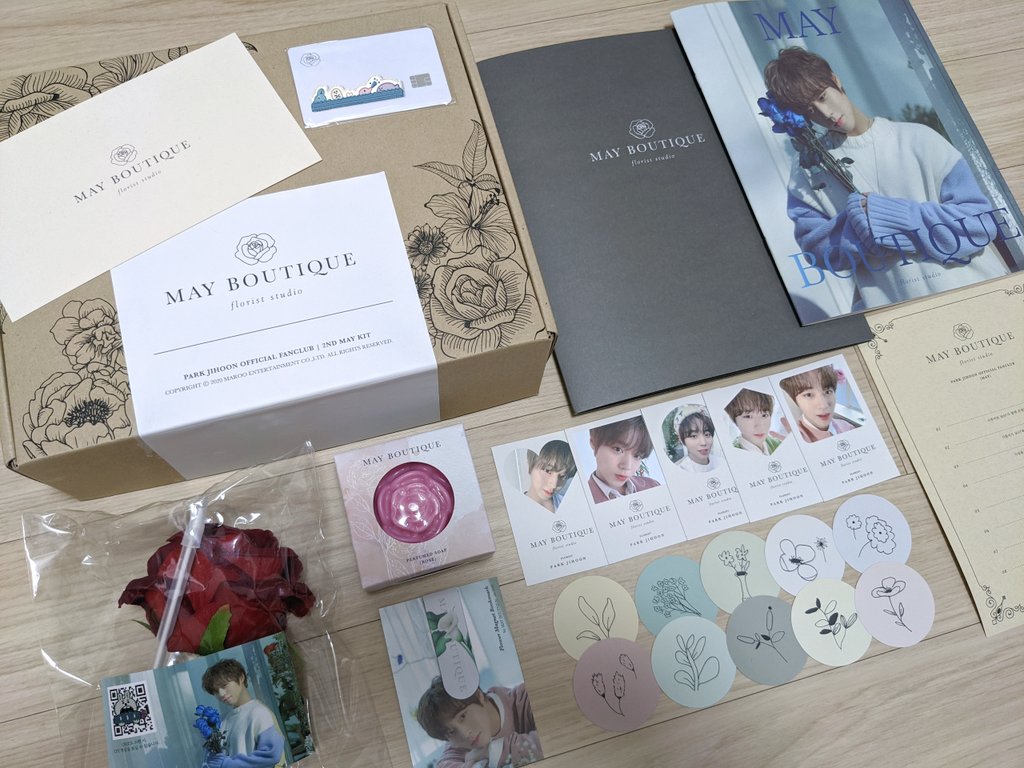 firsttwenty_jh's tweet photo. Our May 2nd kit is here!! 🙆🏻‍♀️🎉 It is so pretty!! 💐🌹🌼🌺 We'll share an unboxing video soon ;) #ParkJihoon #박지훈 #TheW @Park_Jihoon_twt https://t.co/Pb49IIOaV2