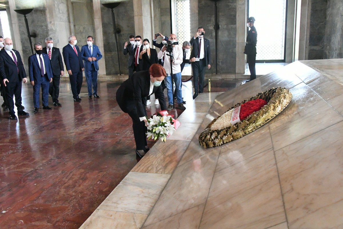 Meral Akşener Anıtkabir�i ziyaret etti