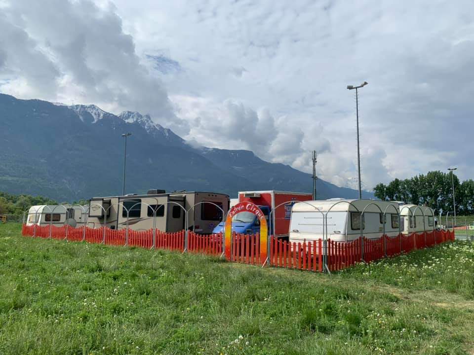 CirqueHelvetia's tweet photo. Un grand merci à la commune de Leytron🙏 qui a accepté de nous accueillir jusqu’à la fin de l’été 👍 et on espère pouvoir reprendre notre activité à Ovronnaz en juillet 🤞 https://t.co/OeA3kvz4fH