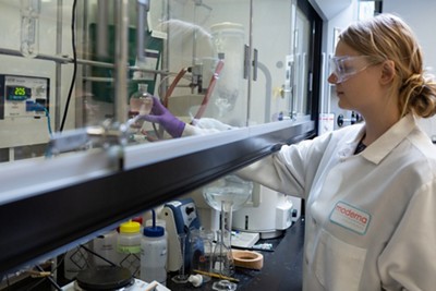 Moderna anuncia datos positivos de fase 1 provisional para su vacuna de ARNm (ARNm-1273) contra el #COVID_19 y que estará preparada para final de año.🤔
investors.modernatx.com/news-releases/…