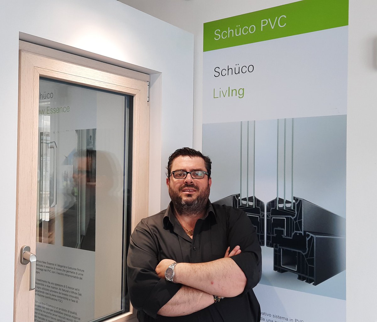 Emiliano Zangrilli è il responsabile della logistica di #Schüco PWS Italia. Gestisce e monitora tutte le spedizioni in entrata e in uscita dell'azienda, coordinando le operazioni con elevata organizzazione e celerità.
