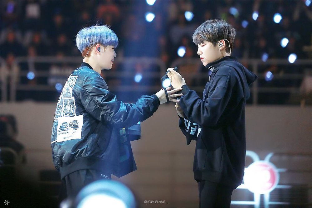 woojin staring at daehwi with 형아미; a threadchamhwi(not in chronological order)