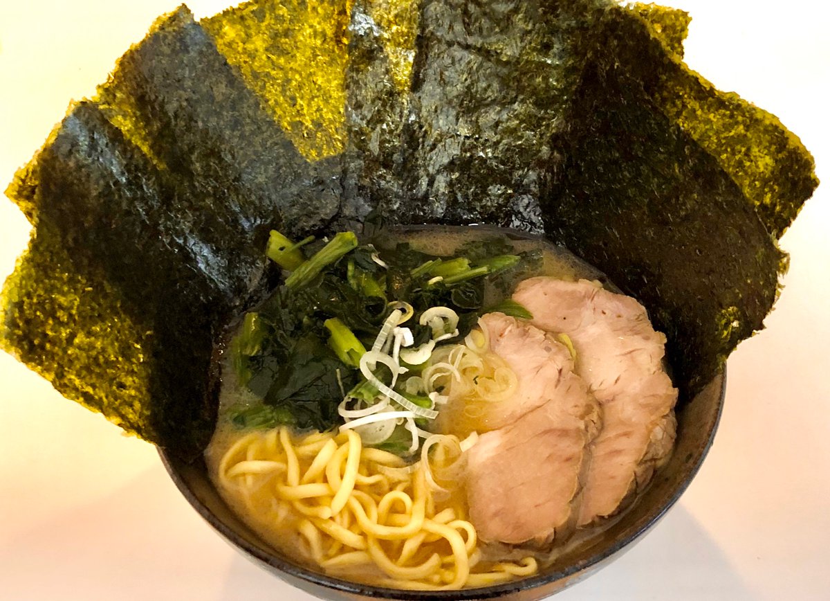 夕食は
某家系ラーメンのお店の宅麺

2人前食べる
まだあと2人前ある
僥倖! 