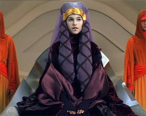 31. return to naboofar and away my least favorite of her queen costumes. another shapeless costume and padme looks like she's drowning in it. could've been saved if there was more detail to it, and if the headpiece wasn't so heavy.