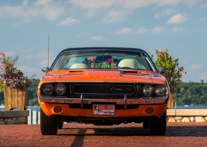 CarWaffle's tweet photo. World's only 1970 #Dodge Hemi Challenger R/T with a factory-fit sunroof is coming up for sale. Estimated at a whopping $1.5-2million 😍😍 https://t.co/VNzo4ZkrI6 https://t.co/vVGNb7z9NV