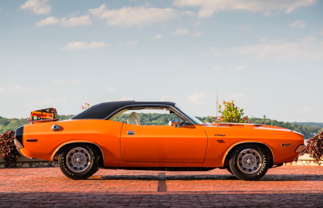 CarWaffle's tweet photo. World's only 1970 #Dodge Hemi Challenger R/T with a factory-fit sunroof is coming up for sale. Estimated at a whopping $1.5-2million 😍😍 https://t.co/VNzo4ZkrI6 https://t.co/vVGNb7z9NV