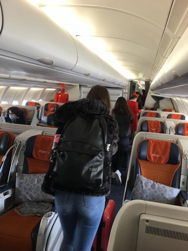 FranceEnRussie's tweet photo. L’Ambassade et le Consulat de 🇫🇷 à Moscou mobilisés pour accompagner le départ des 160 passagers français 🇫🇷, européens 🇪🇺 et russes 🇷🇺 résidents en France, qui ont regagné aujourd’hui #Paris. Merci à @aeroflot et au @MID_RF pour cette excellente coopération #TousMobilisés https://t.co/RpKzPOjbQT